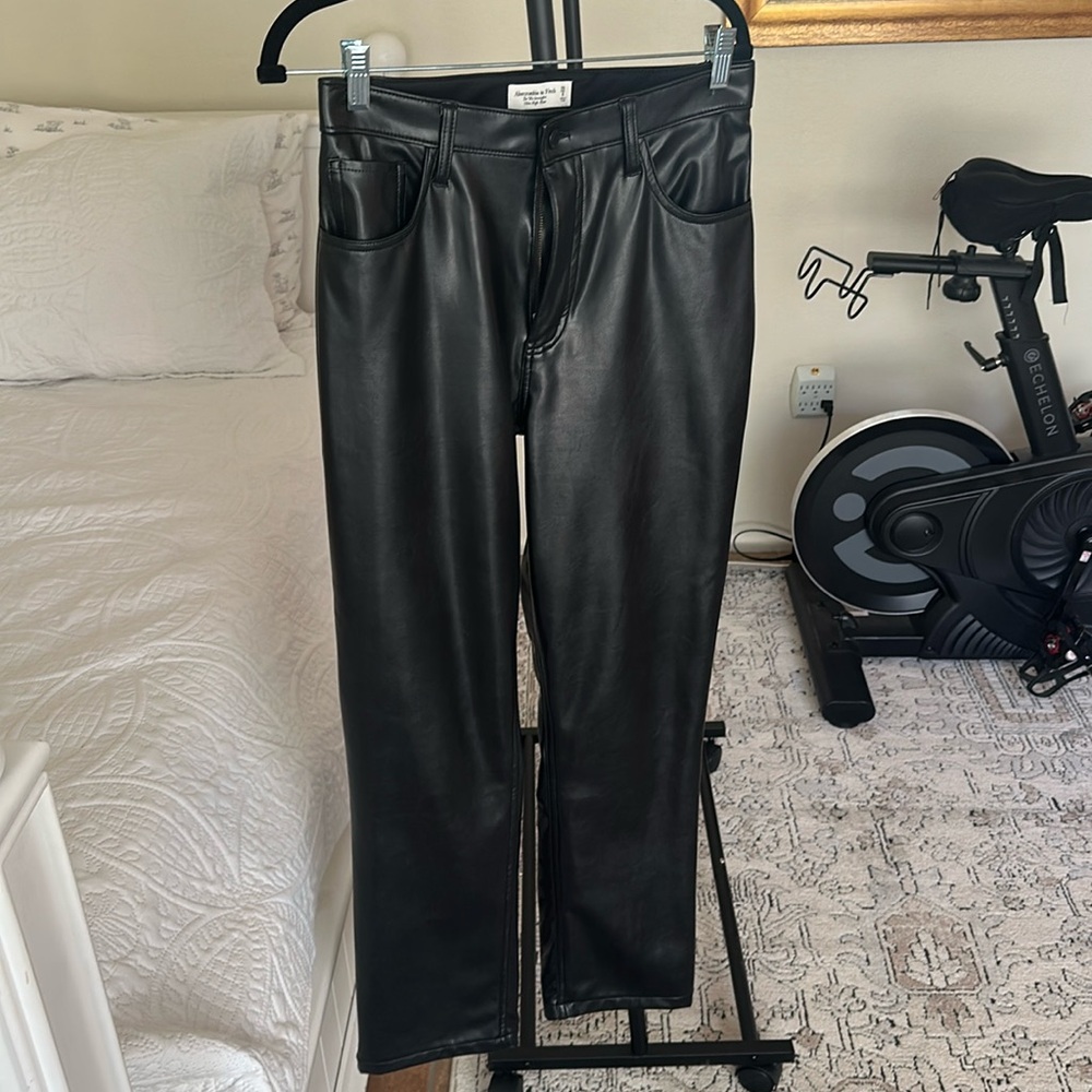 Abercrombie 90s Straight Ultra High Rise Curve Love Leather Pants